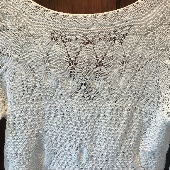 Pretty White Crocheted Top - Size Small - Picture 5 of 7